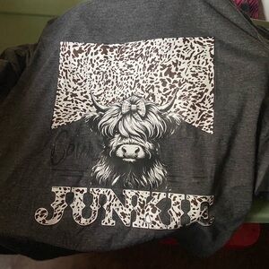 Gray tee Shirt with Highland Cow Graphic